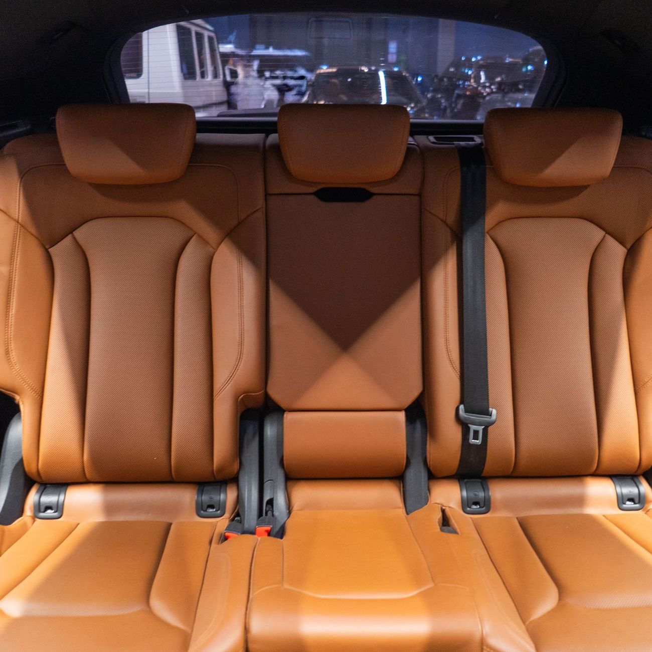 أودي Q8 55 TFSI quattro S-Line 3.0L (340 HP) AED 2,490 pm • 0% Downpayment • Audi Q8 55 TFSI S-Line • 1 Year