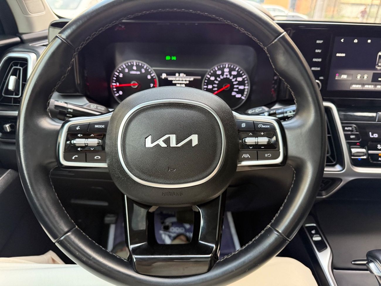 كيا سورينتو 2.5L LX (RWD)