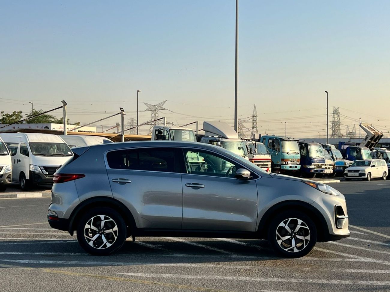 كيا سبورتيج 2020 Kia Spotage LX Mid-Option - 2.4L V4 - Rear Camera - Electric Seat
