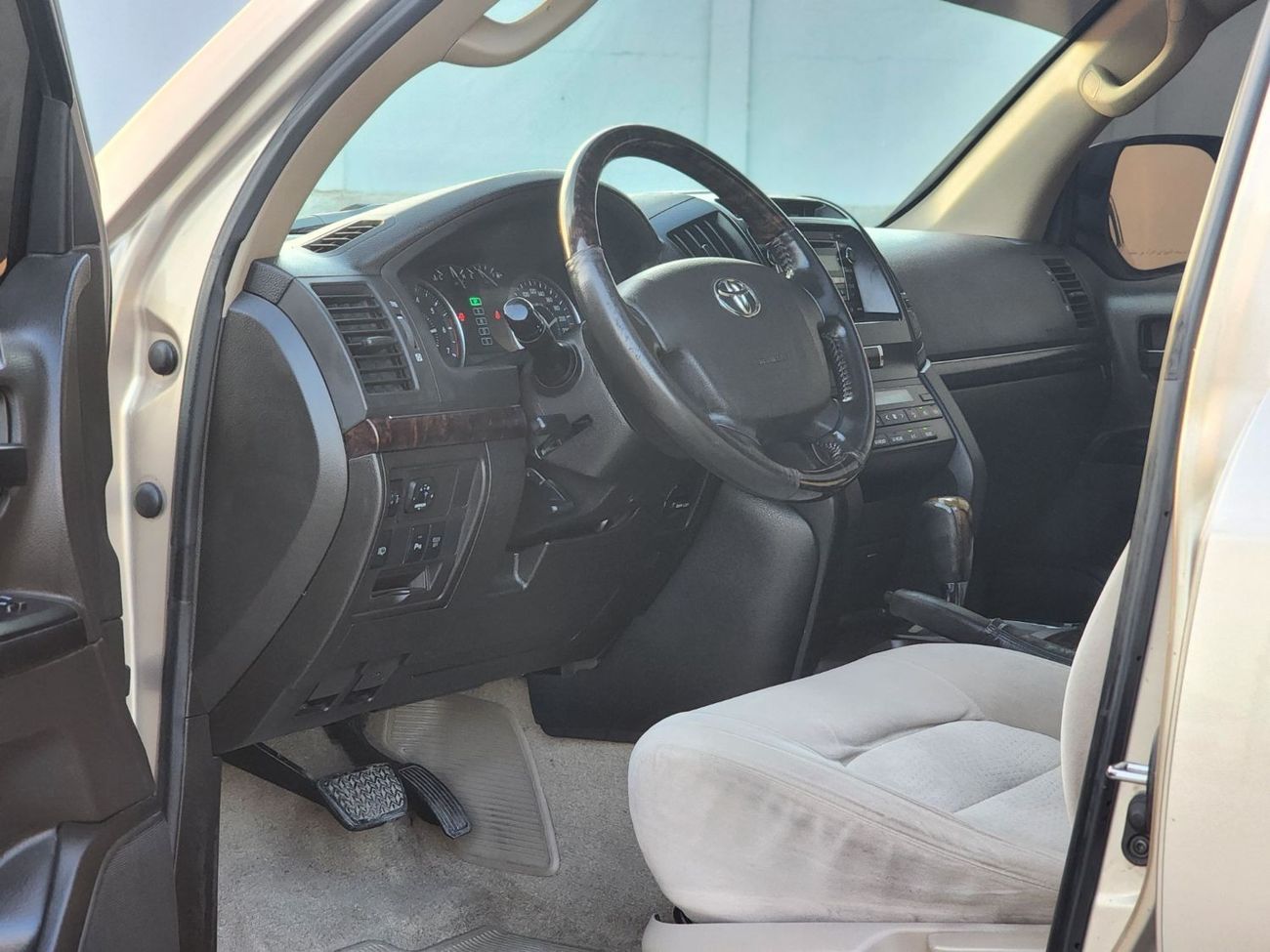 Toyota Land Cruiser GX.R V8