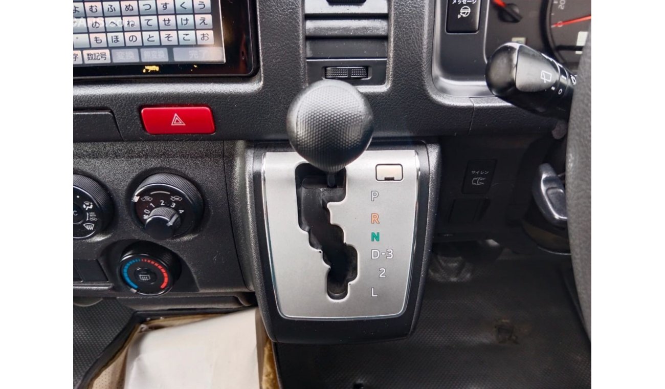 تويوتا هاياس TOYOTA HIACE VAN RIGHT HAND DRIVE (PM1547)