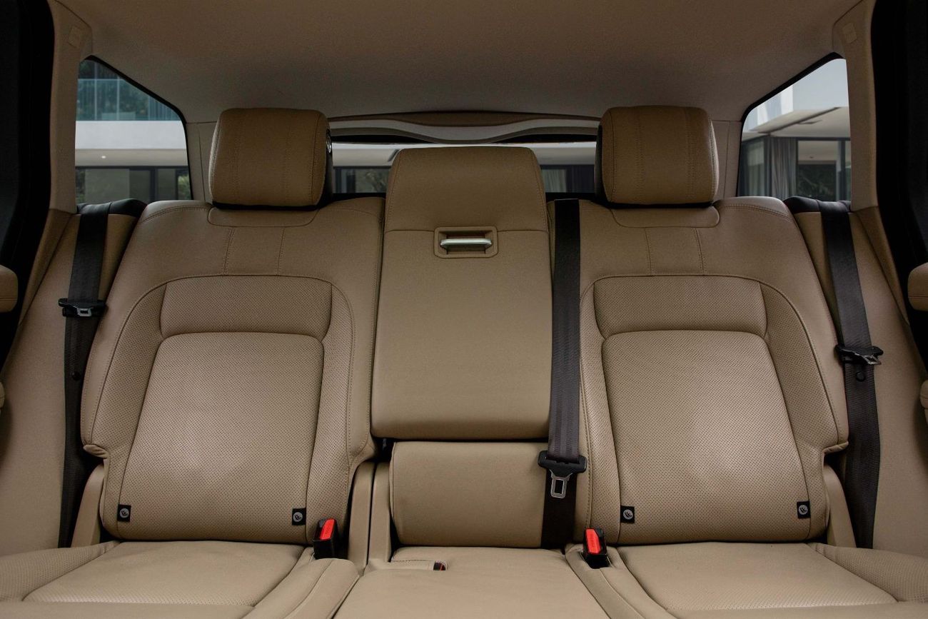 Land Rover Range Rover Vogue | 3,917 P.M  | 0% Downpayment | Agency Warranty | Ultra Low KM!