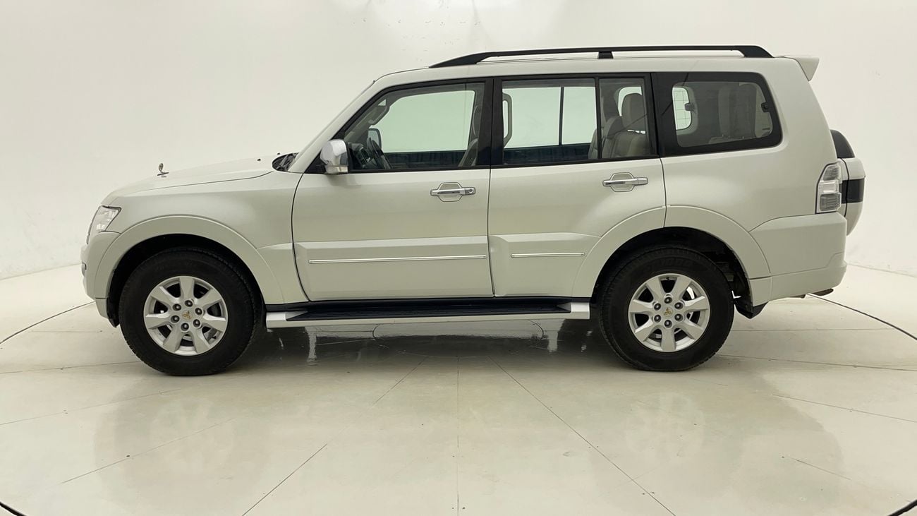 ميتسوبيشي باجيرو GLS MIDLINE 3 | بدون دفعة مقدمة | اختبار القيادة في المنزل