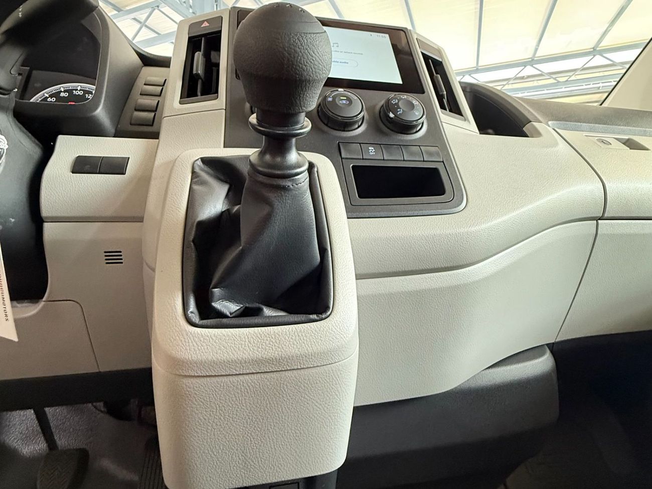 Toyota Hiace 3.5 V6 CARGO MANUAL TRANSMISSION **EXPORT ONLY**التصدير فقط خارج الخليج***