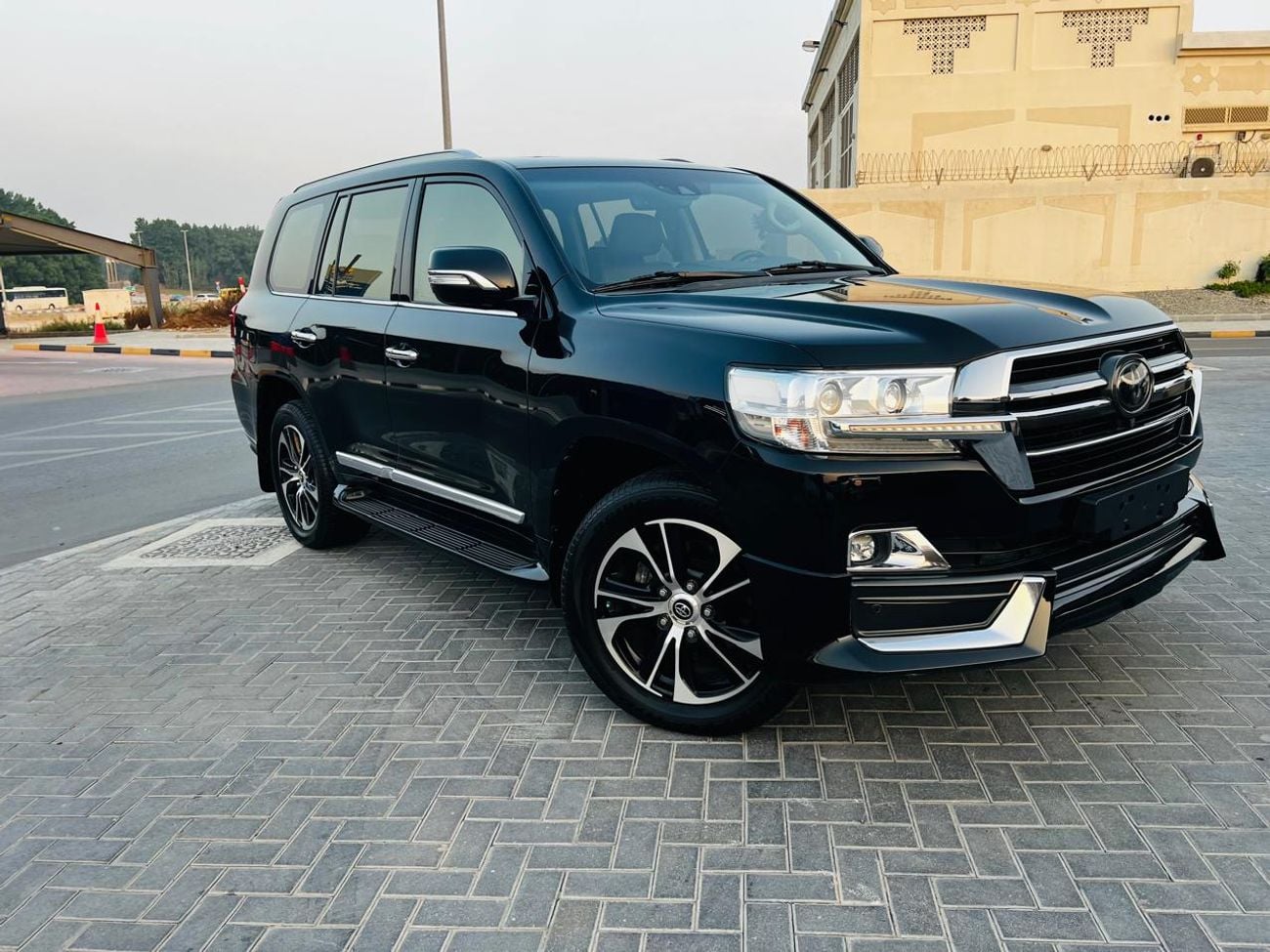 Toyota Land Cruiser VXR 5.7