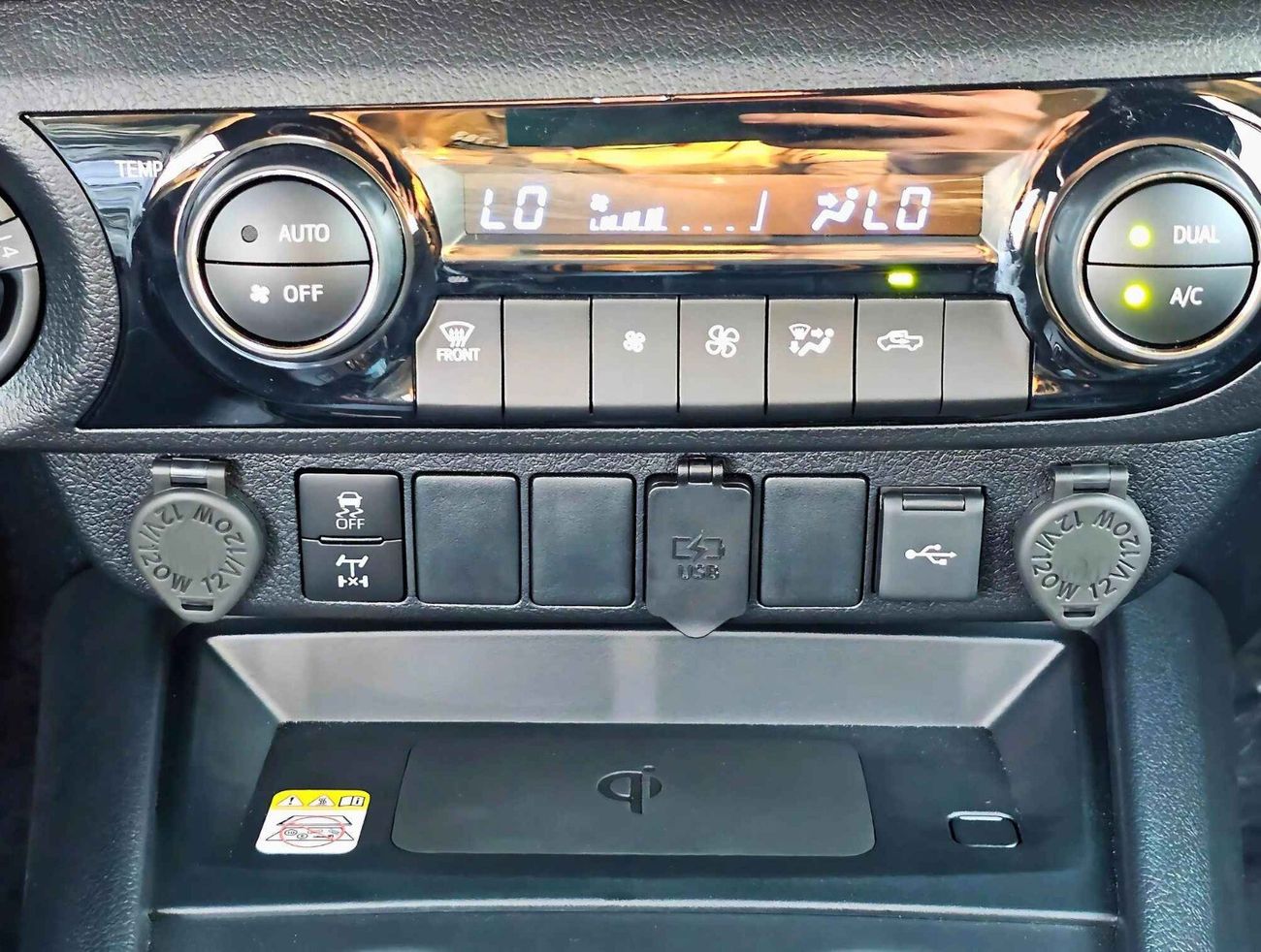 تويوتا هيلوكس ADVENTURE, 4.0L PETROL, A/T, 360* CAMERA, "18" A/WHEELS WITH ROLL BAR  (CODE #  HPV6AF)