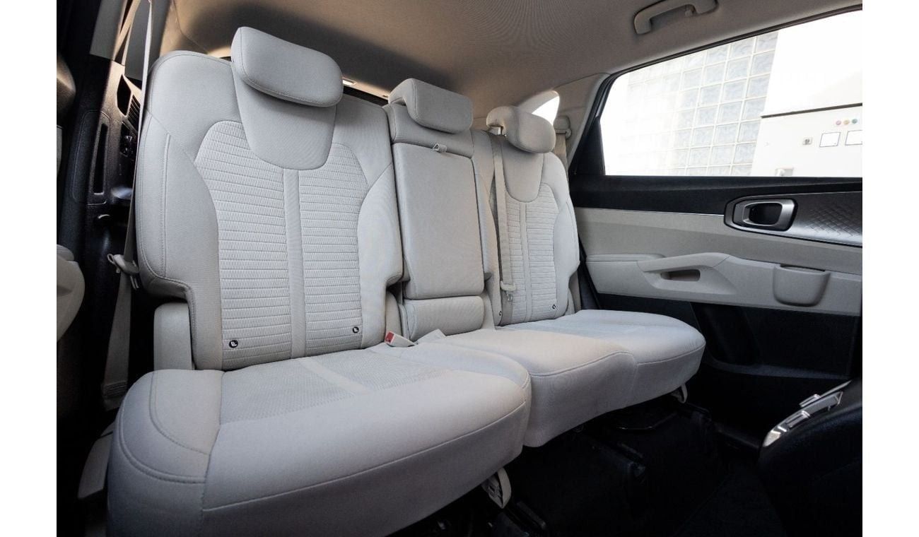 Kia Sorento Base 2.4L FWD Kia Sorento 2023 GCC under Agency Warranty with Flexible Down-Payment.