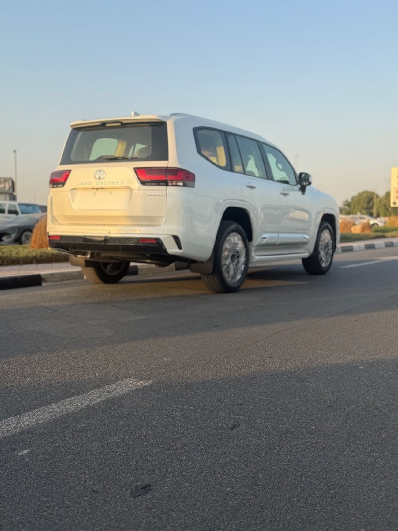Toyota Land Cruiser GXR 4.0L with radar
