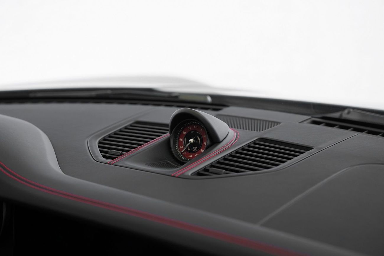 بورش 911 Carrera GTS 3.0L (475 HP) Convertible