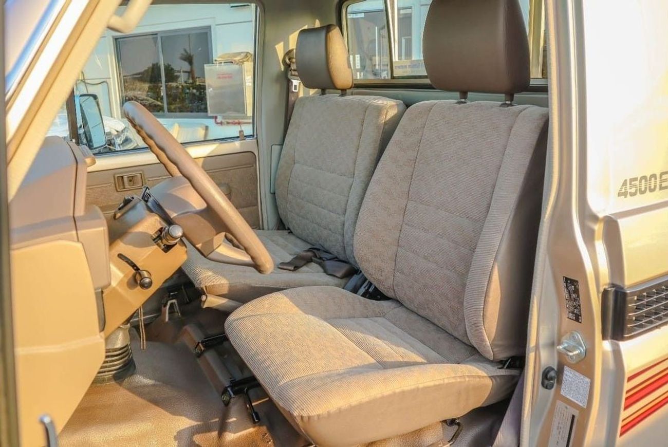 Toyota Land Cruiser Pick Up SC 4.0L toyota land cruiser single cab 2006 model