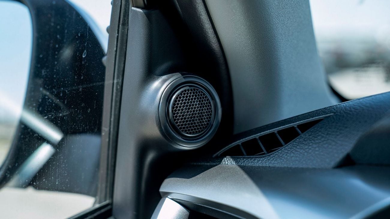 تويوتا هيلوكس toyota hilux 2.4L DIESEL FULL OPTION