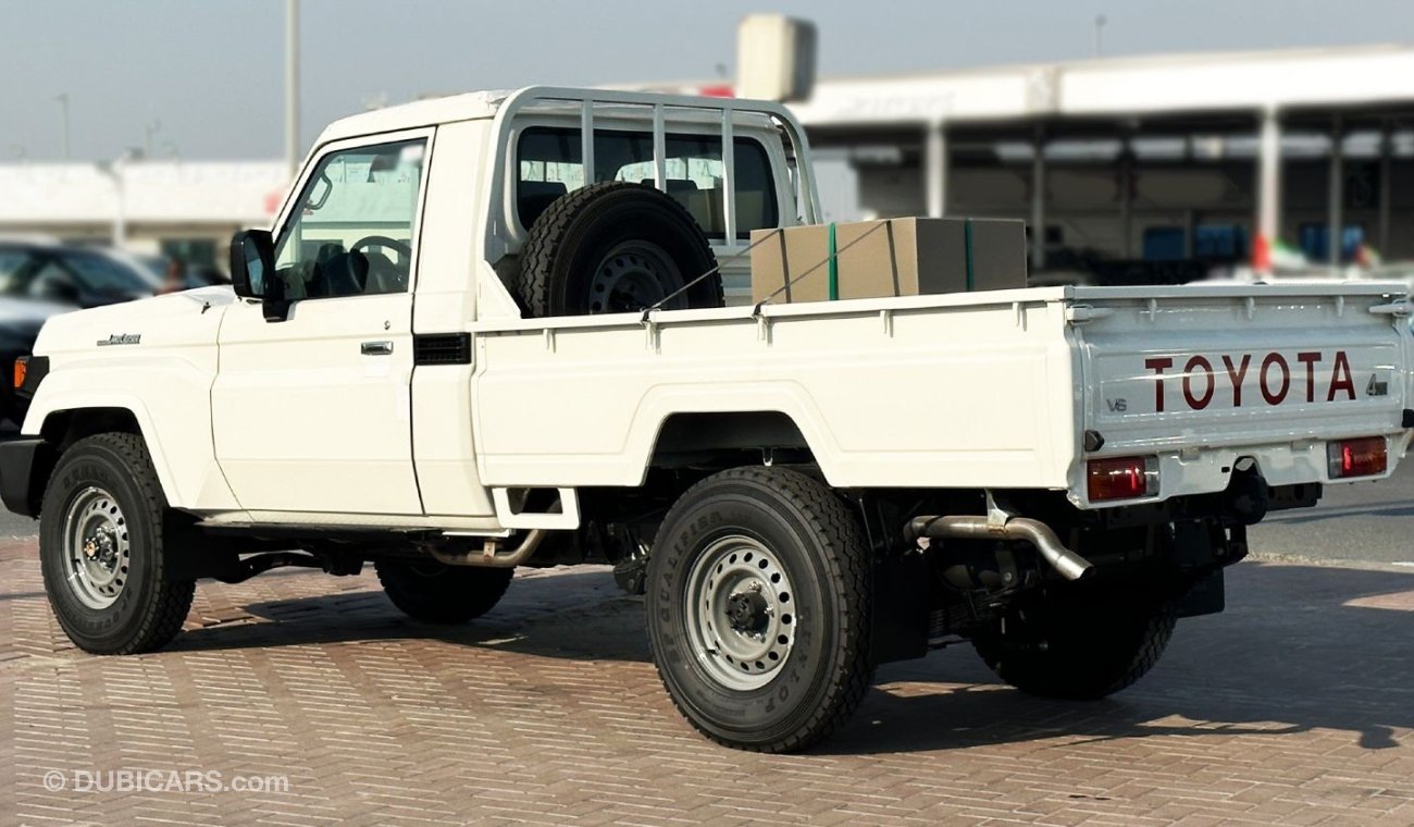 تويوتا لاند كروزر بيك آب LC79 4.0L PET 2024 PICK-UP SC 4X4 M/T