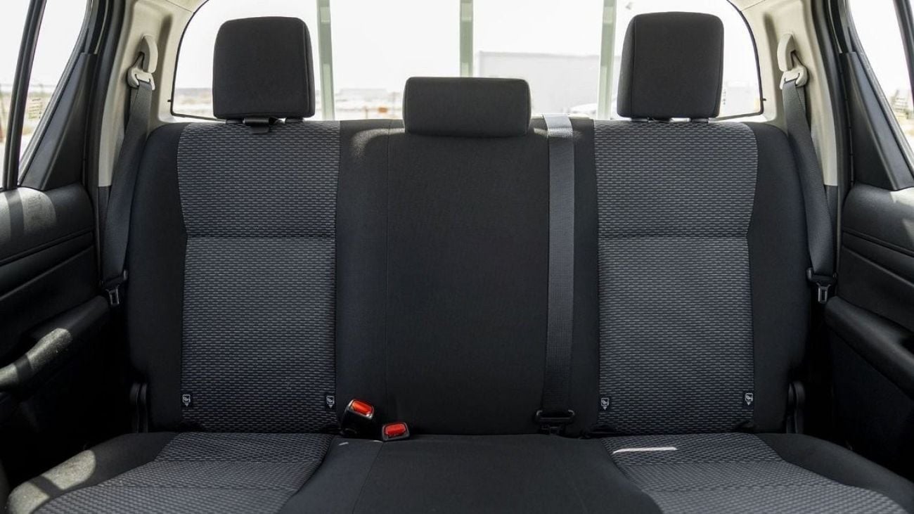 تويوتا هيلوكس (LHD) TOYOTA HILUX DC COMFORT PLUS 2.4D MT 4X4 MY2024 - WHITE