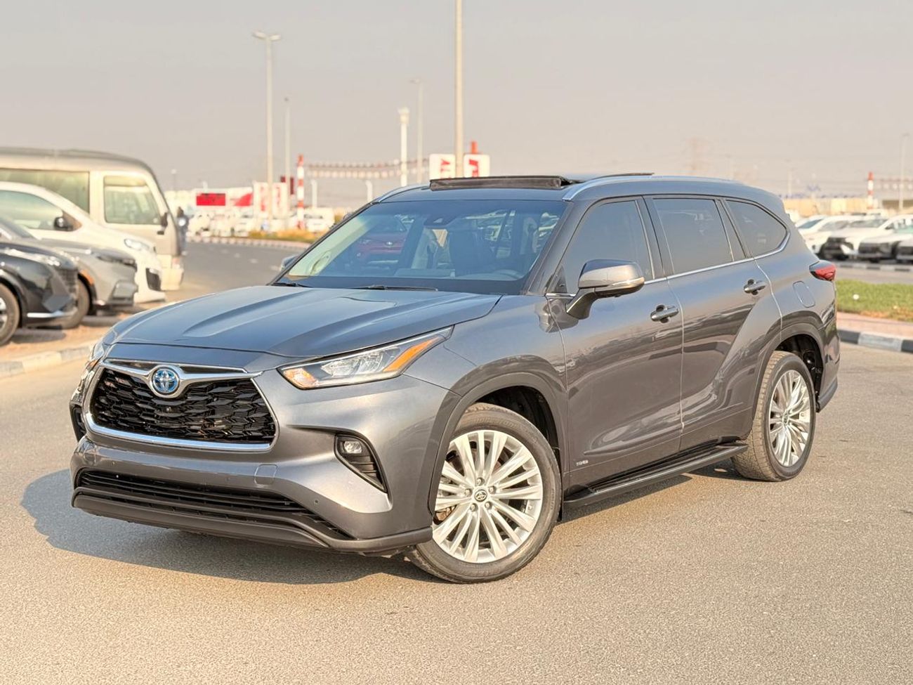 Toyota Highlander Hybrid platinum 2.5L 360 camera | panoramic | leather seats Full option