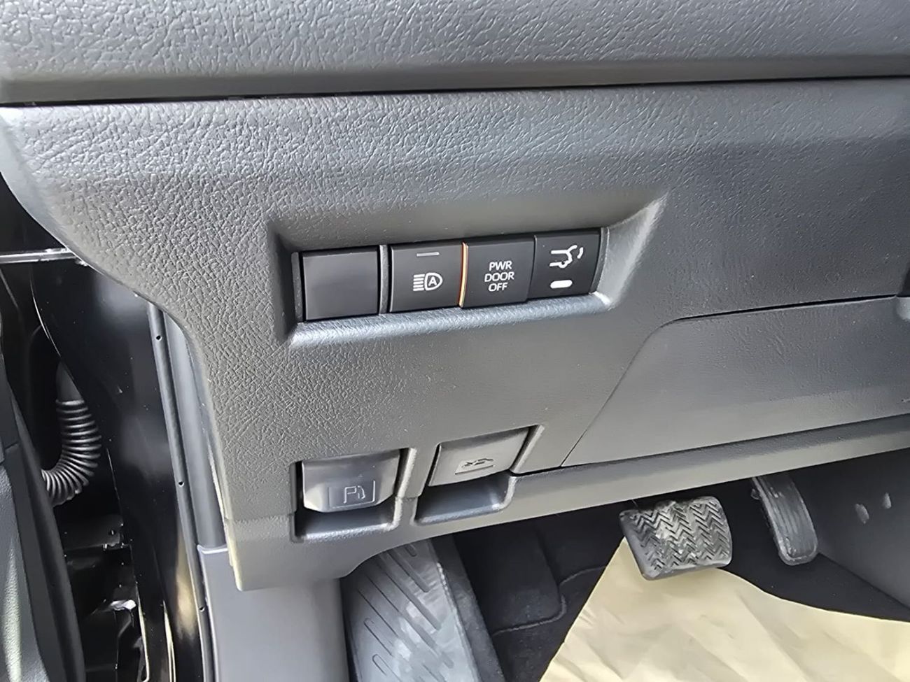 Toyota Granvia 3.5L V6 PETROL PREMIUM  6 SEATER FULL OPTION