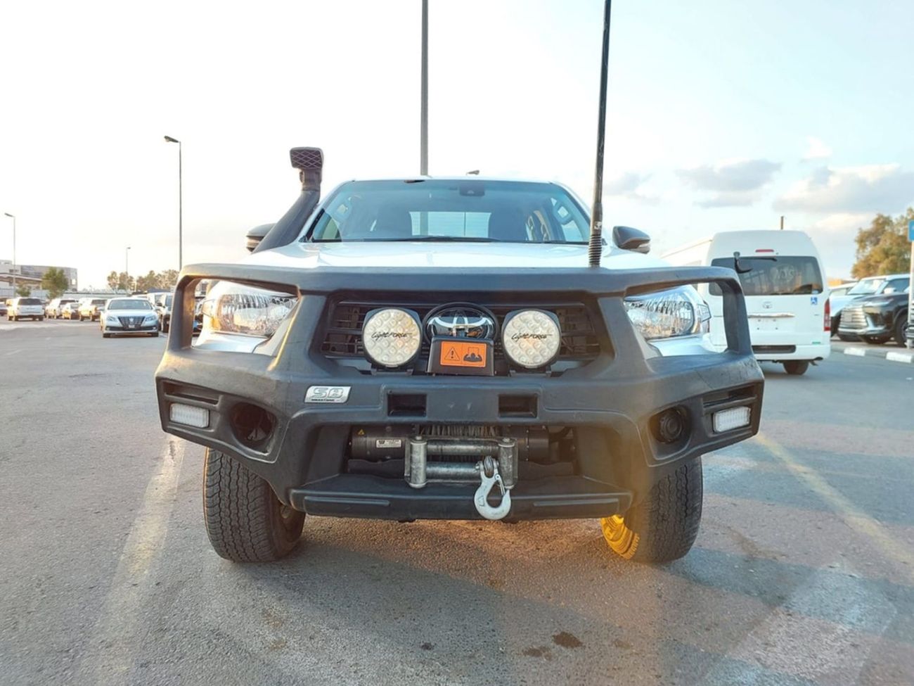 تويوتا هيلوكس TOYOTA HILUX PICKUP RHD 2022 MODEL 2.8 L DIESEL AUTOMATIC(PM73616)
