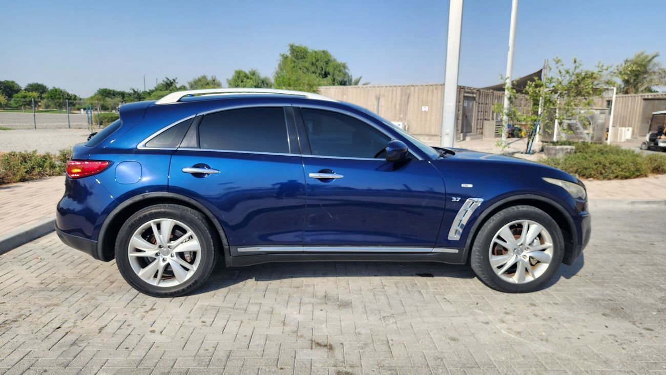 Infiniti QX70 Luxury