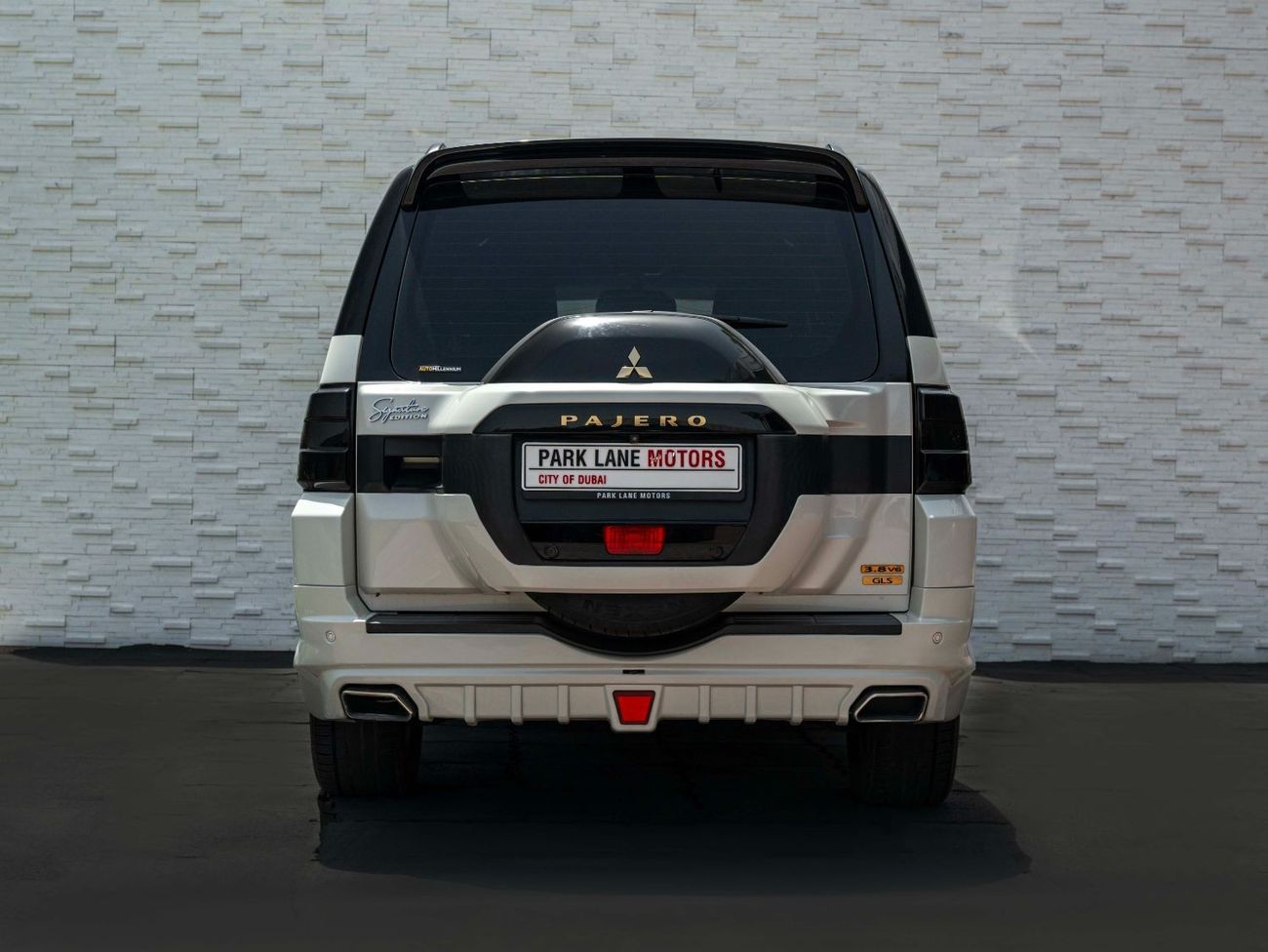 ميتسوبيشي باجيرو AED 1,730 PM • PAJERO 3.8 SIGNATURE EDITION • ONLY 25,000 KM • GCC SPECS • PRISTINE CONDITION