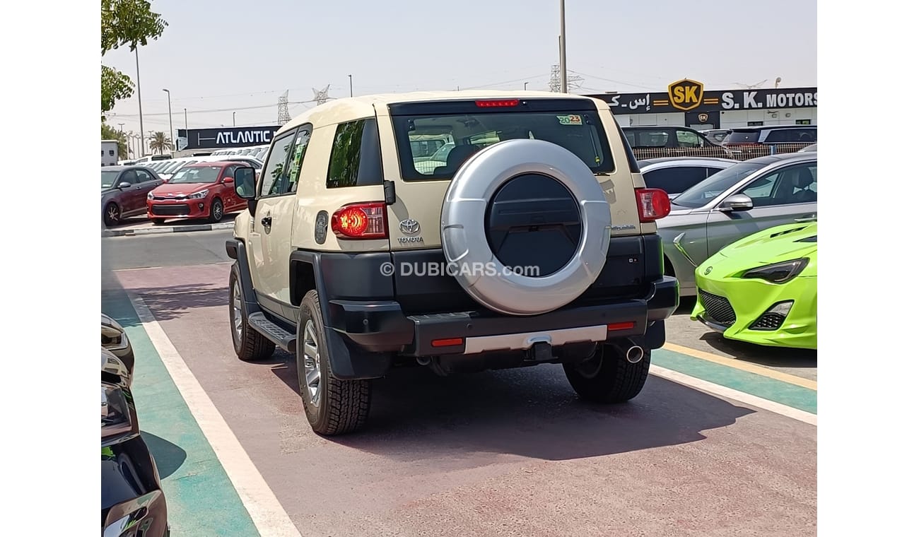 Toyota FJ Cruiser 4.0L PETROL / REAR CAMERA / DIFF LOCK / GCC SPECS / 4WD (CODE # 67859)