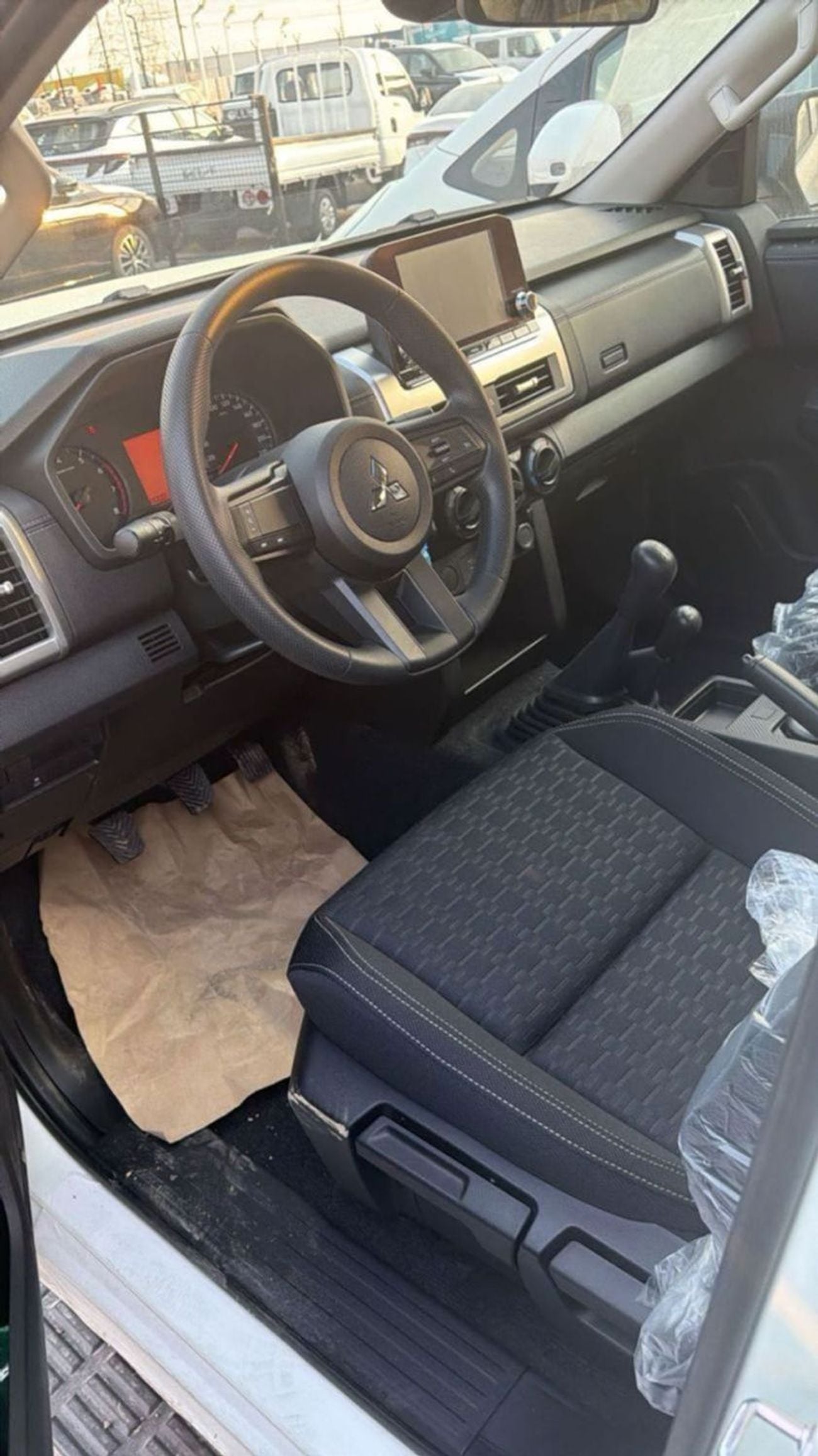 Mitsubishi L200 Mitsubishi L200 GLX Double Cab Petrol 2.4L