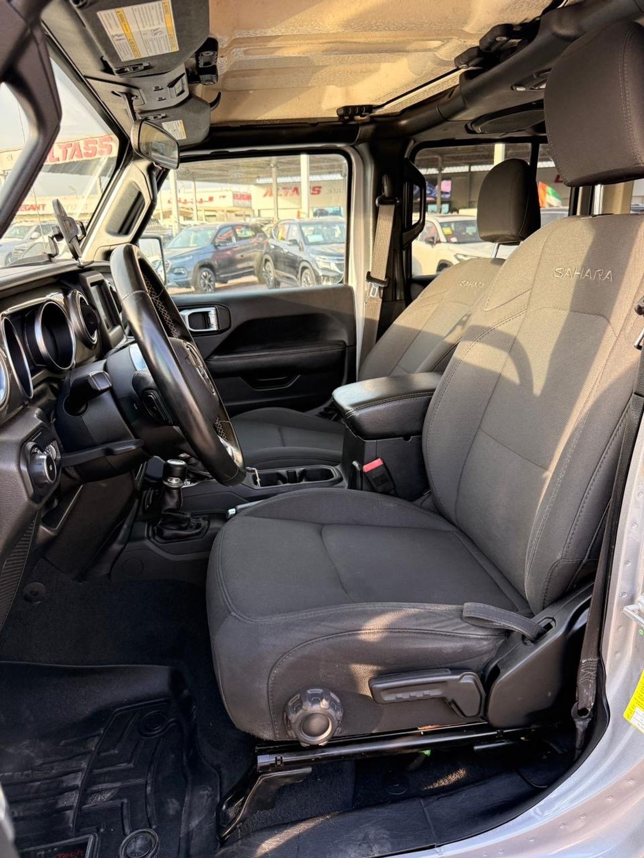 Jeep Wrangler Unlimited Sahara 2.0L A/T