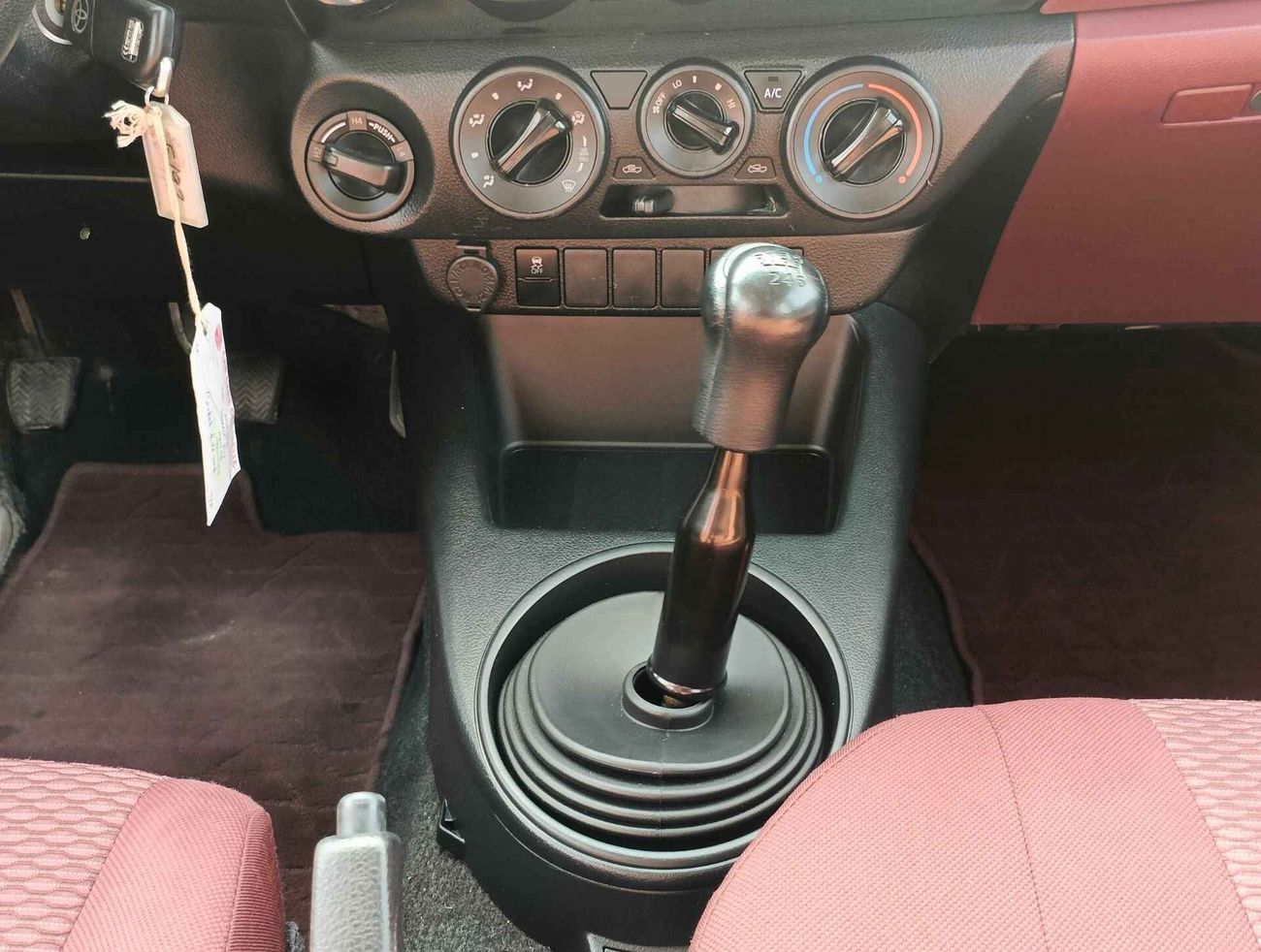 تويوتا هيلوكس / DIESEL MANUAL / ORG KMS / ORG PAINT / 4WD / AUTO WINDOWS / WIDE BODY / ONLY FOR EXPORT / LOT#85197