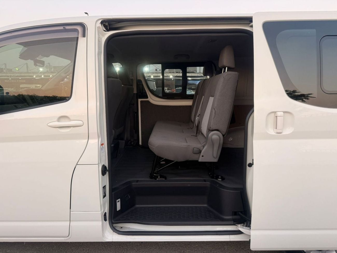Toyota Hiace PANEL VAN | 2020 | RHD | 2.8L DIESEL ENGINE | AUTOMATIC TRANSMISSION | 5 SEATERS