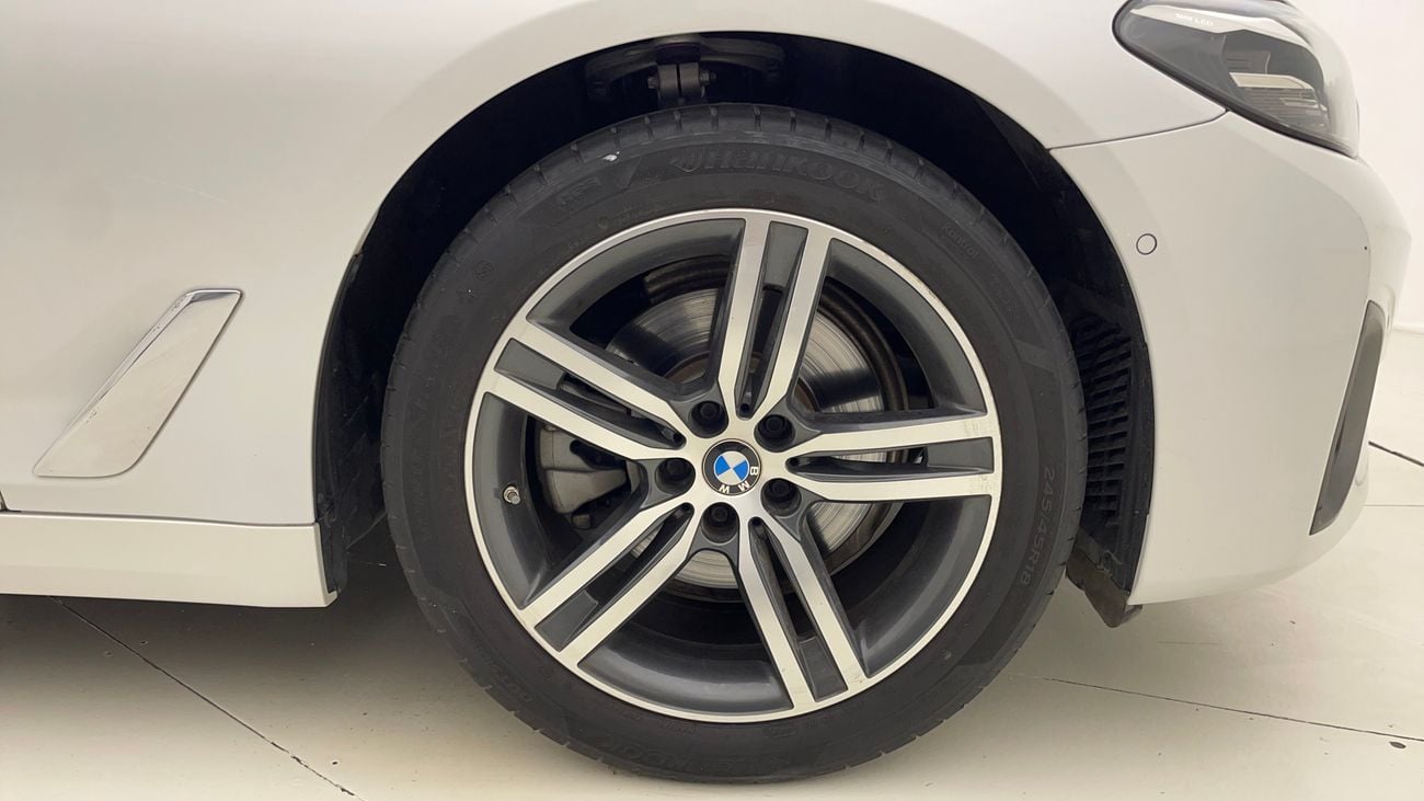 بي أم دبليو 520i JOY EDITION 2 | بدون دفعة مقدمة | اختبار القيادة في المنزل