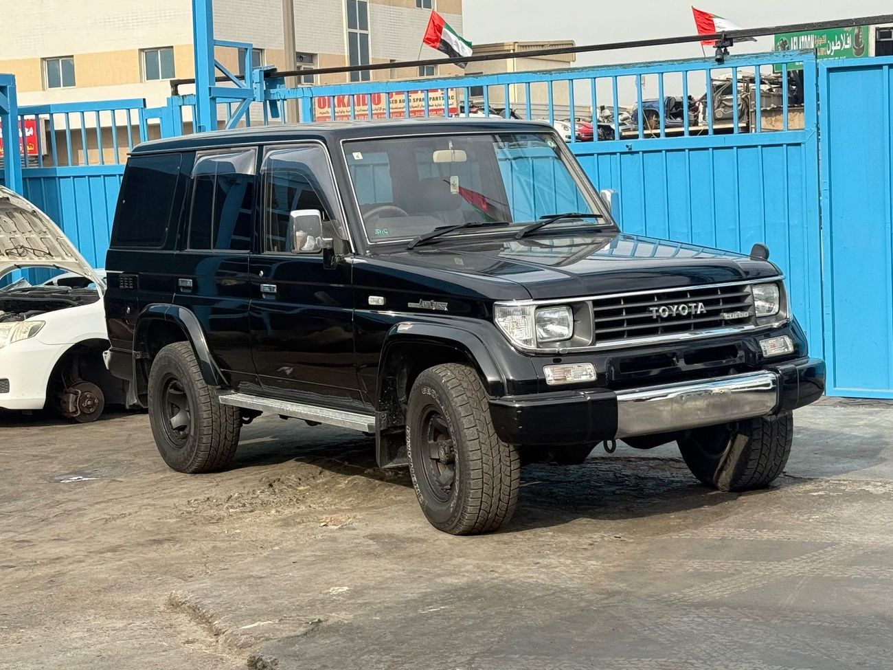 تويوتا لاند كروزر 70 4WD- 7 Seater