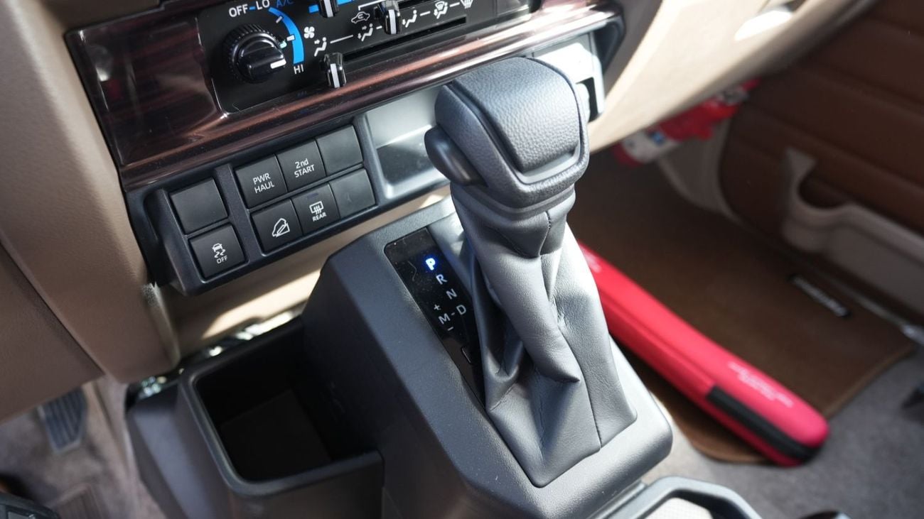 Toyota Land Cruiser 70 TOYOTA LC76 5DOORS PETROL 4.0L AT MODEL 2025 FULL OPTION 40TH ANNIVERSARY