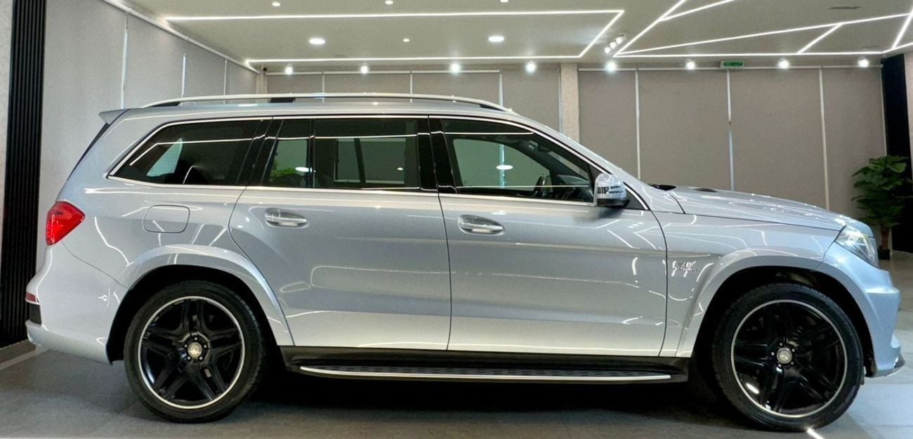 Mercedes-Benz GL 500 Std 4.7L AMG MERCEDES GL500 V8 || GCC || ACCIDENT FREE || AMAZING CONDITION II FULLY LOADED || LOW M