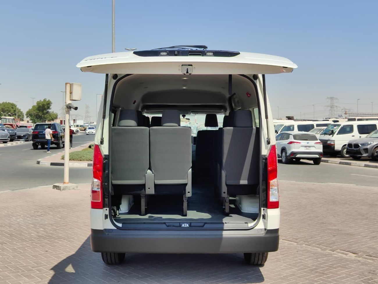 Toyota Hiace 2026 Toyota Hiace DX 13-Seater 3.5L 6-Cyl Petrol Automatic Transmission RWD Export Only