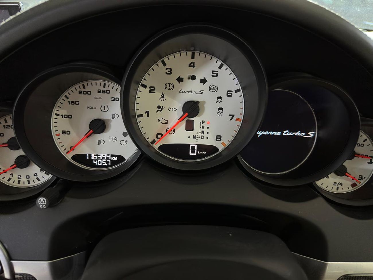 Porsche Cayenne Turbo S 4.8L (570 HP) 2016 | CARBON CERAMIC BRAKES (PCCB) | CARBON INTERIOR PACKAGE | SUNROOF