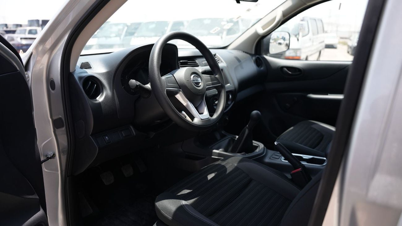 Nissan Navara Nissan Navara  2.5L 4WD Diesel XE MT DCab Plus MY-2023