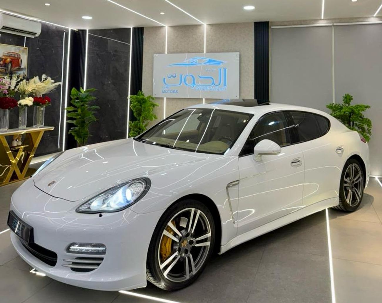 Porsche Panamera PLATINUM PORSCHE PANAMERA V8 || FULLY LOADED || GCC || ACCIDENTS FREE || AMAZING CONDITION