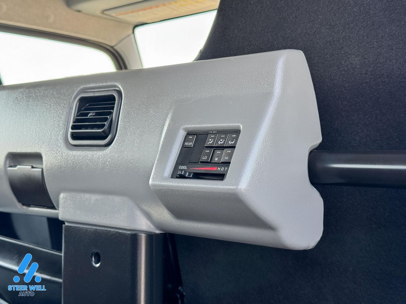 ميتسوبيشي فوسو كانتير 3.0L RWD Dual Cab Diesel Truck – Bare Chassis | White