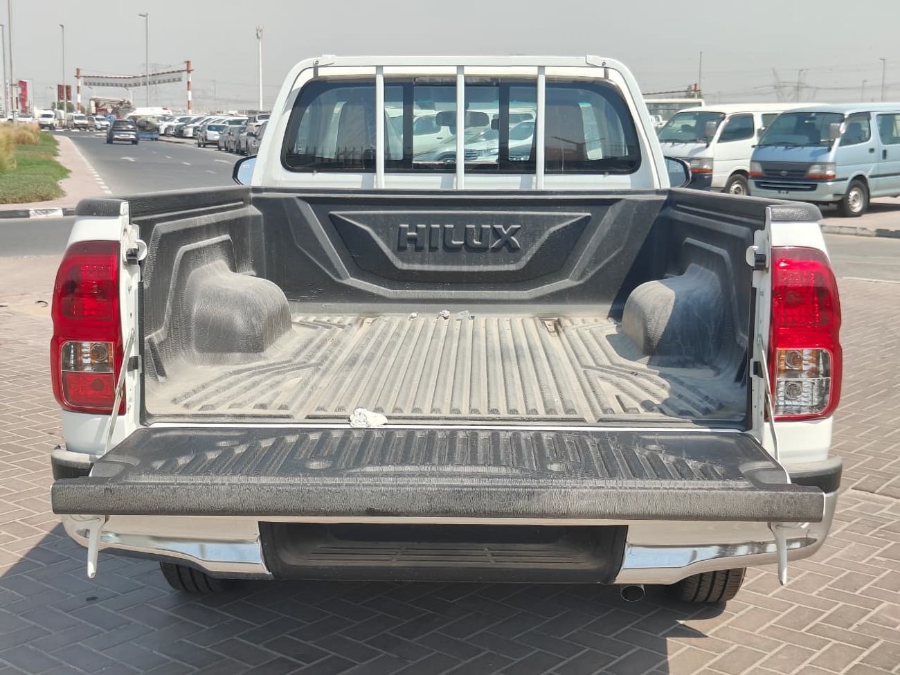 Toyota Hilux TOYOTA HILUX SINGLE CABIN 2.7L Petrol Manual Transmission 4X2