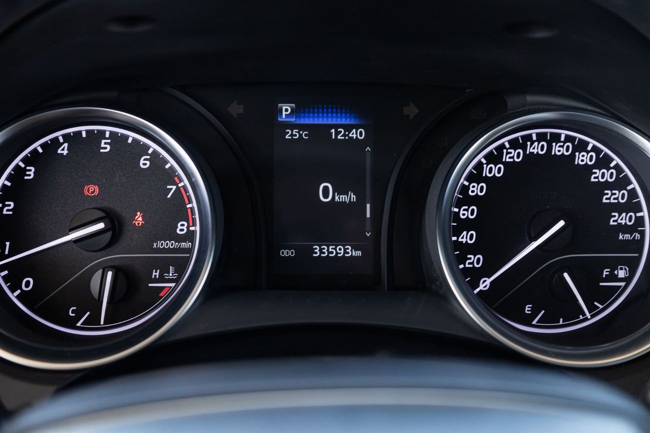 Toyota Camry SE 2.5L (204 HP)