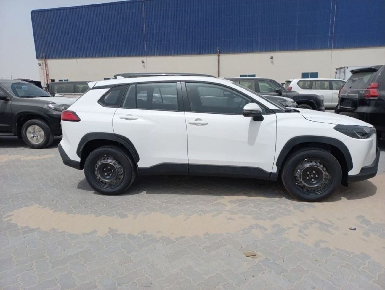 تويوتا كورولا كروس 2026 TOYOTA COROLLA CROSS 1.8L Petrol Basic Option Automatic Zero KM