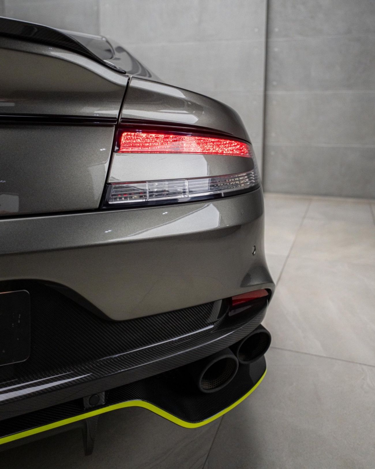 Aston Martin DB11 AMR 5.2L