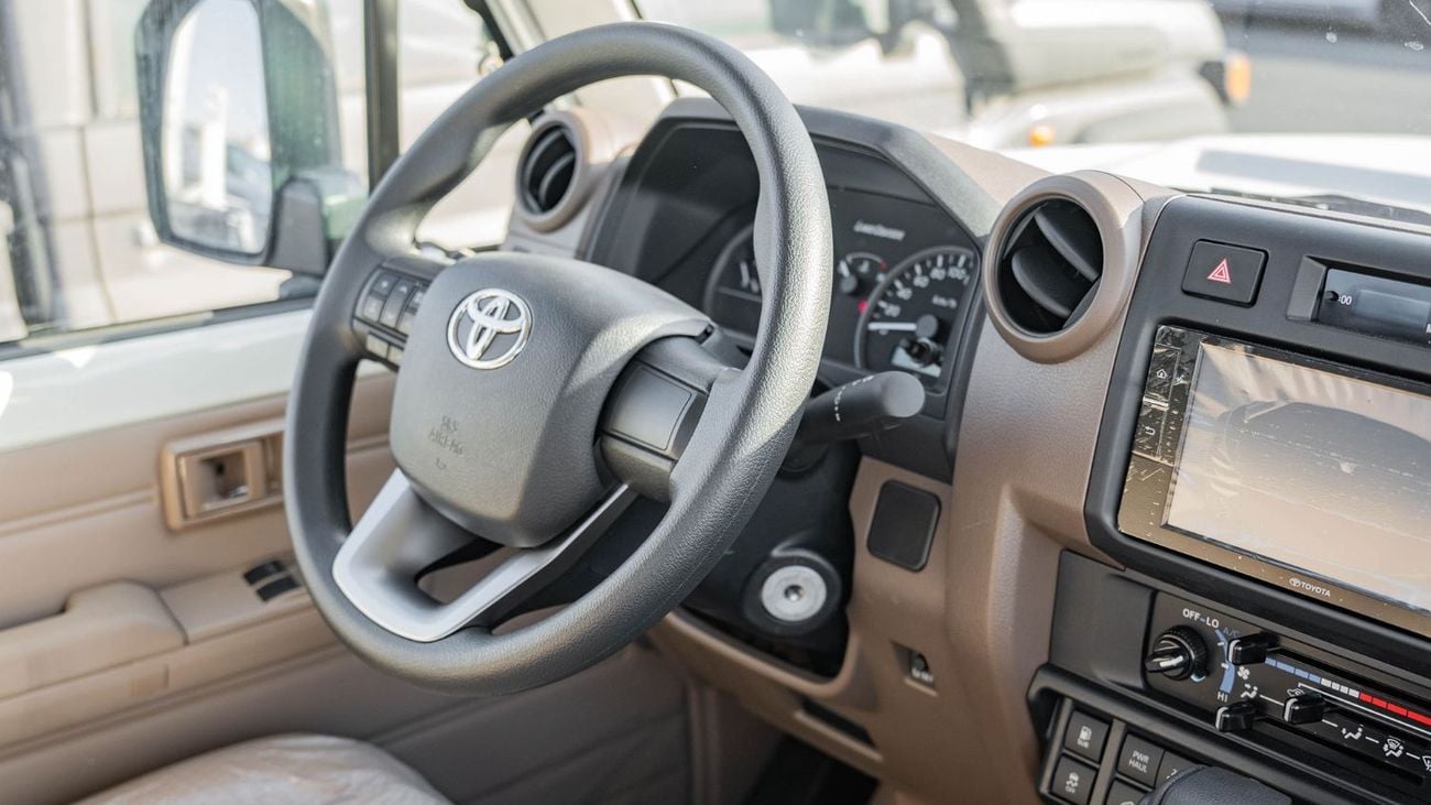 Toyota Land Cruiser Pick Up 2025 Toyota Land Cruiser LC 79 4.0L SC AT Petrol Basic w/ Fridge (White)