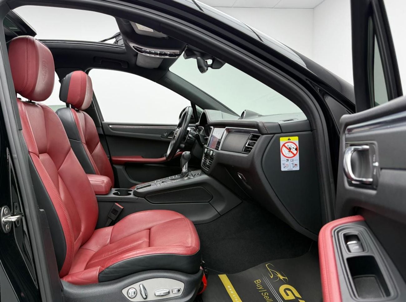 بورش ماكان 2021 Porsche Macan, 2026 Porsche Warranty, Full Porsche Warranty, Fully Loaded, GCC