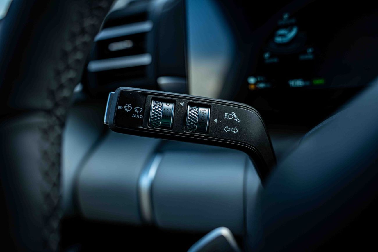 بي واي دي ليوبارد تيتانيوم 7 BYD LEOPARD 7 - Model 2025 - 1.5L turbo hybrid - And electric - Silver color outside - White color i