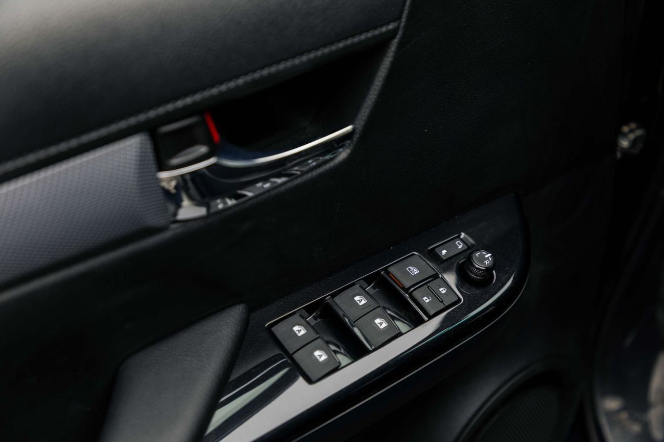 تويوتا هيلوكس 4.0L - Attitude Black Inside GR-S White | Export Only