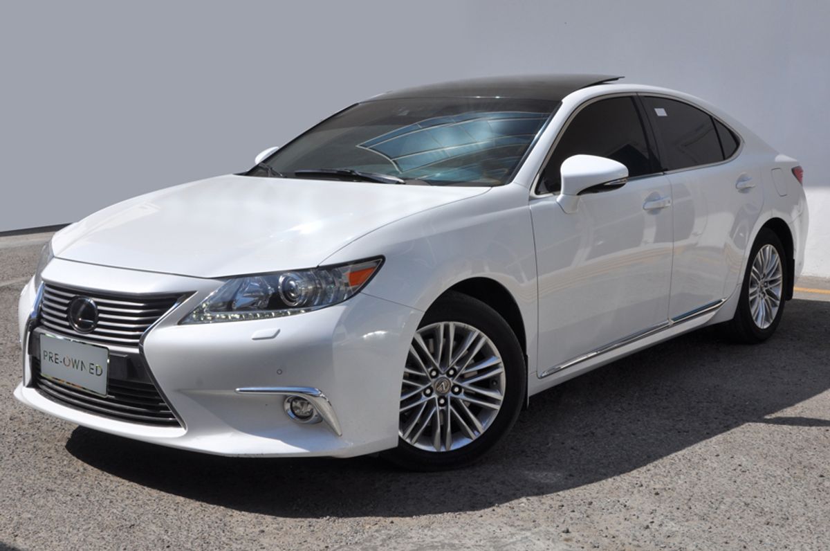 Lexus ES 350 3.5L AT Titanium for sale AED 157,900. White, 2015