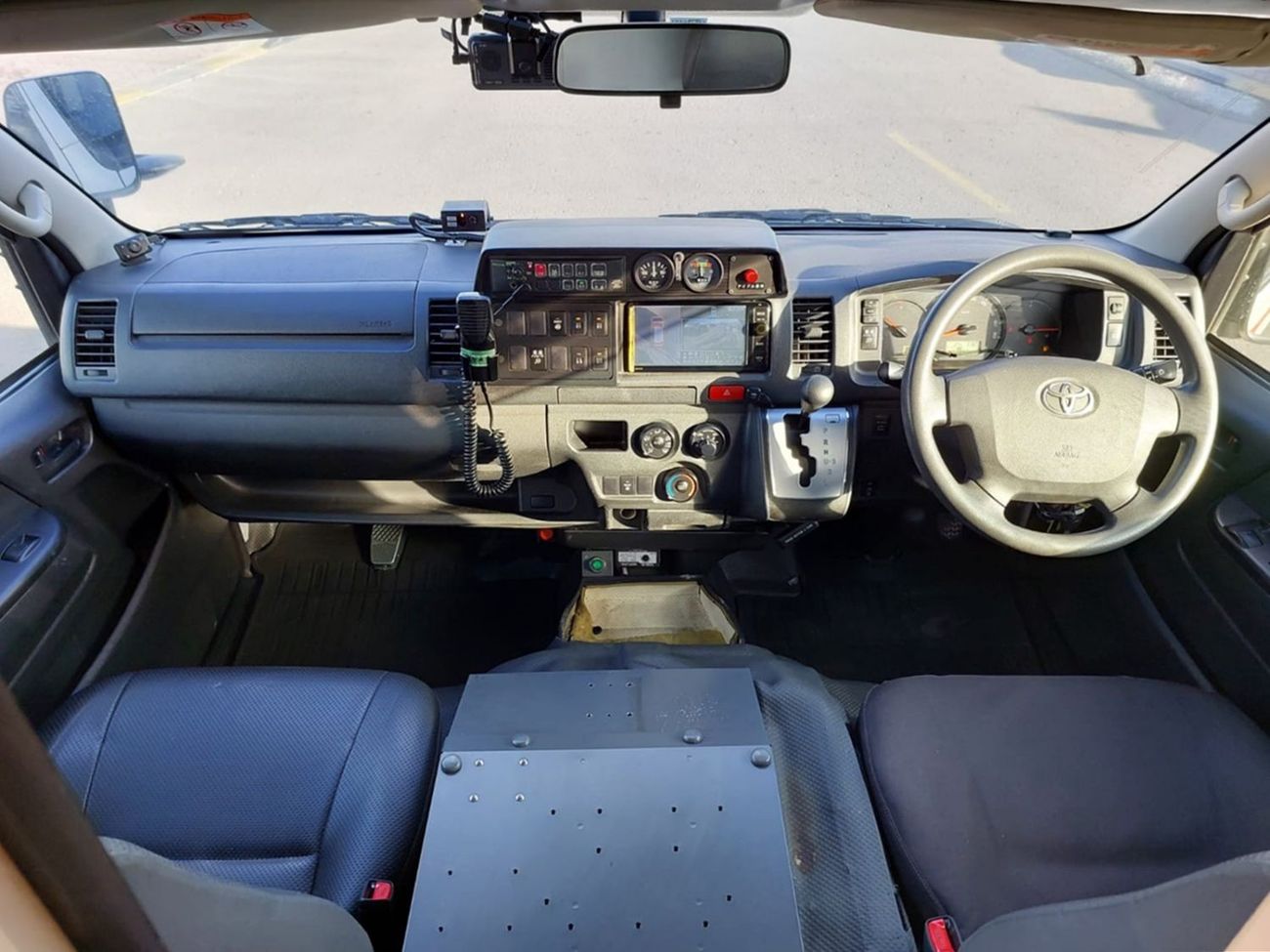 Toyota Hiace TOYOTA HIACE VAN RIGHT HAND DRIVE(PM14734)