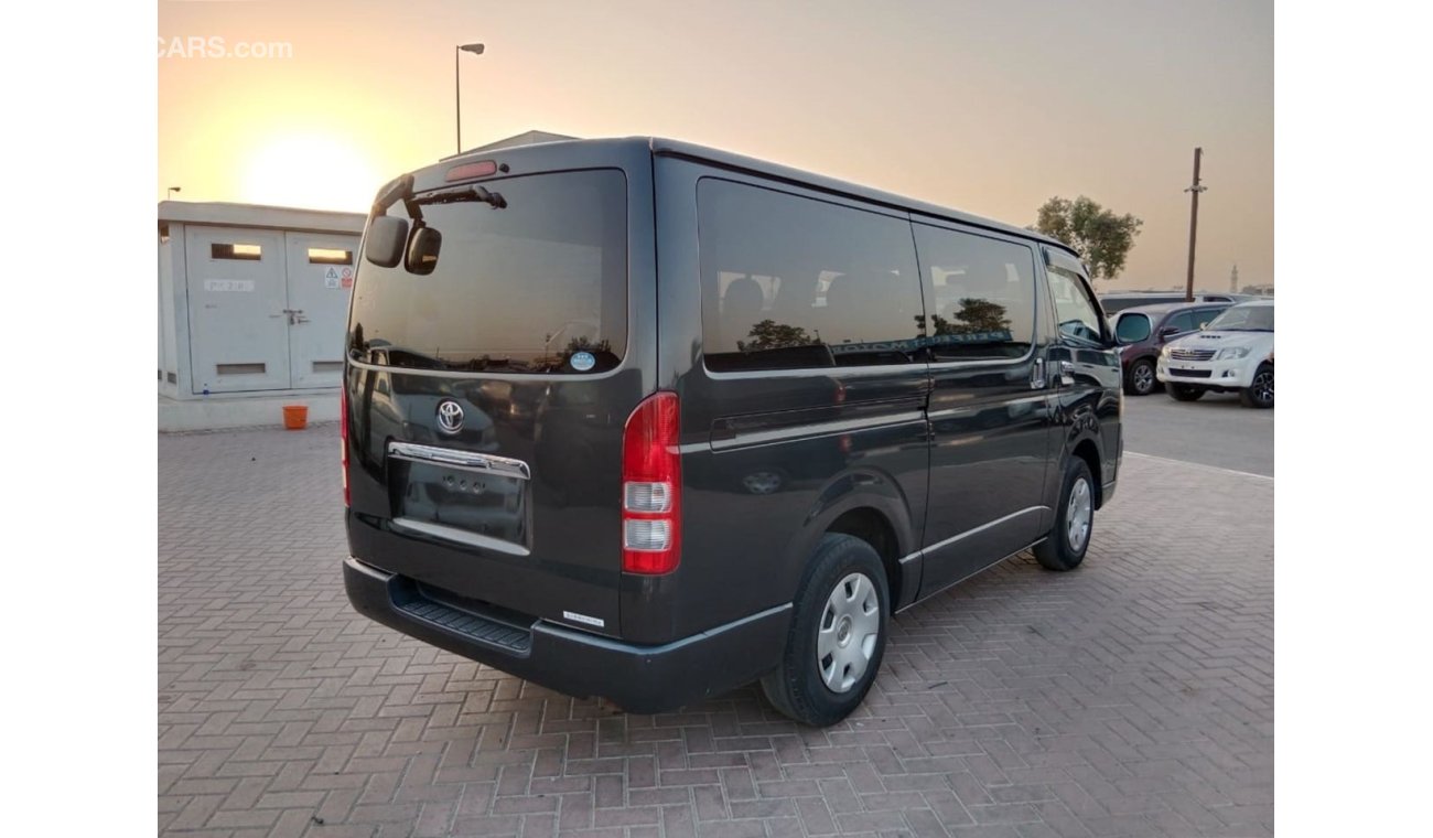 تويوتا هاياس TOYOTA HIACE VAN RIGHT HAND DRIVE (PM1416)