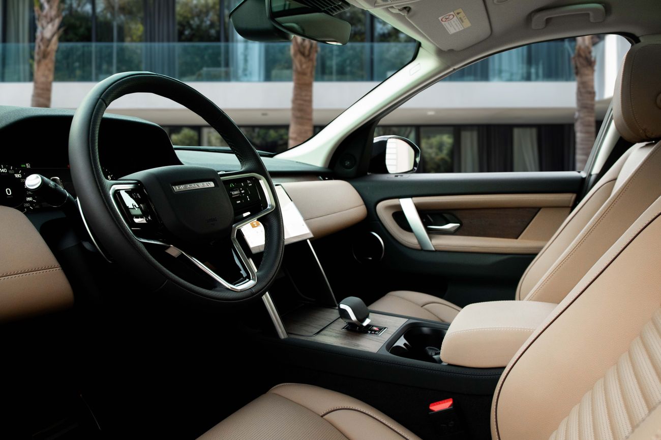 لاند روفر دسكفري سبورت 3,232 P.M | 0% Downpayment | Discovery Sport Dynamic SE P250!