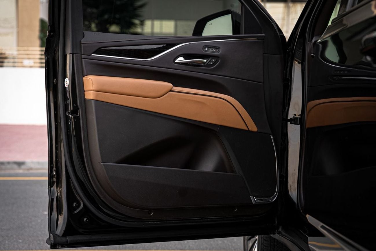 Cadillac Escalade Premium Luxury 6.2L 4WD Premium Luxury - 600 GCC