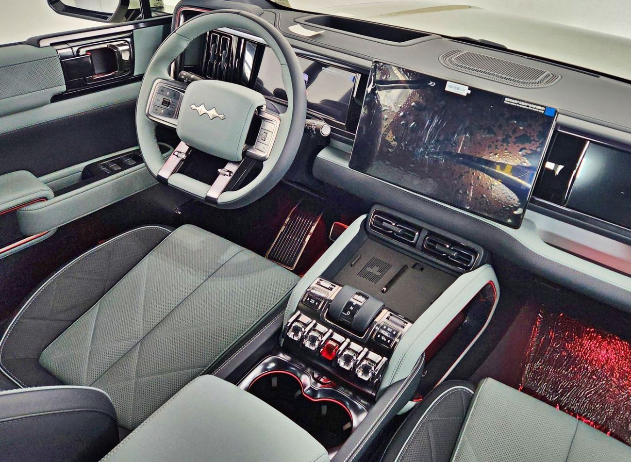 BYD Leopard 5 Plug in hybrid - 1.5L - 670 hp - premium colour FOR EXPORT ONLY